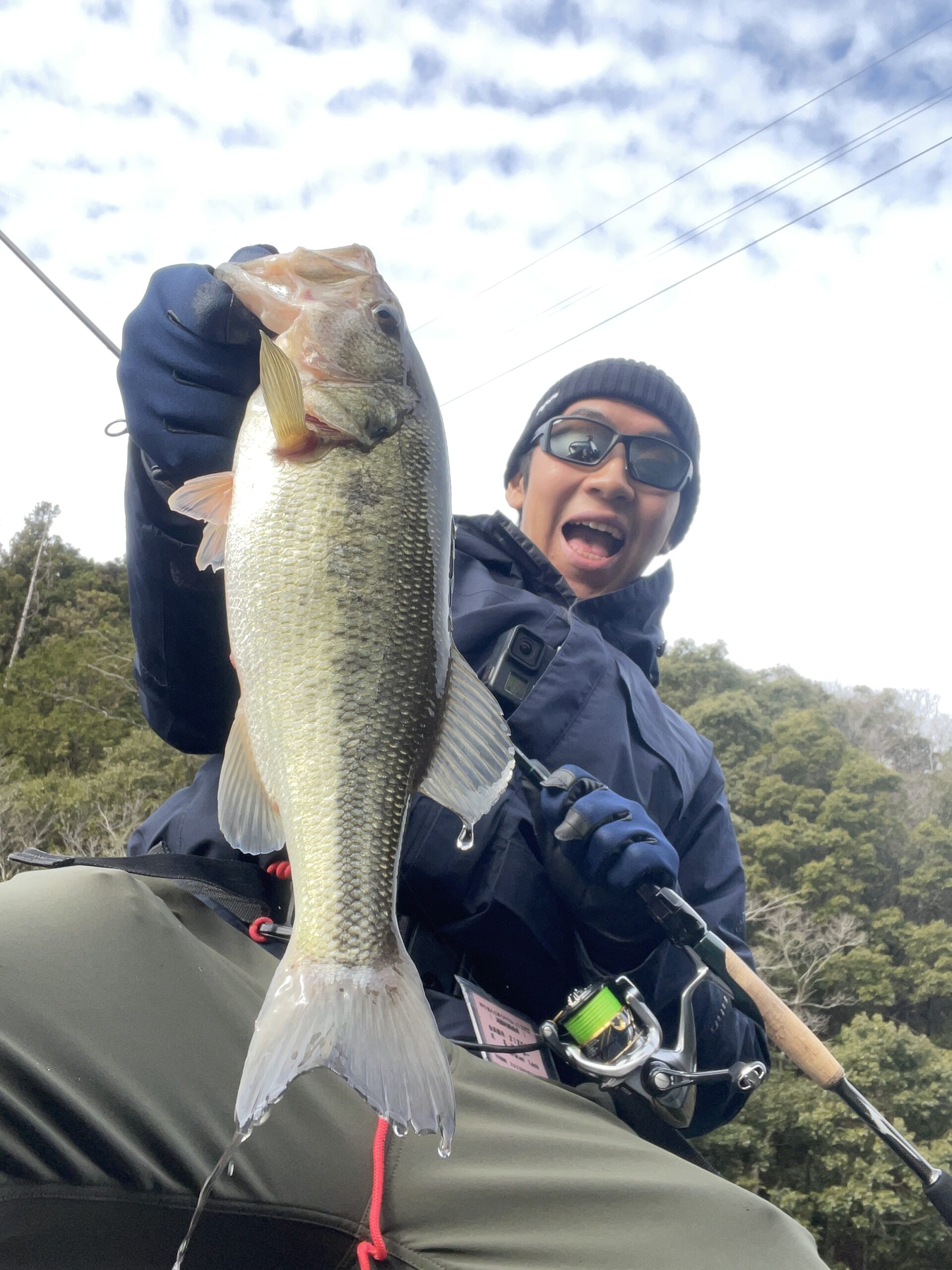 ゼクーの偏光サングラス、フーバーをかけている写真