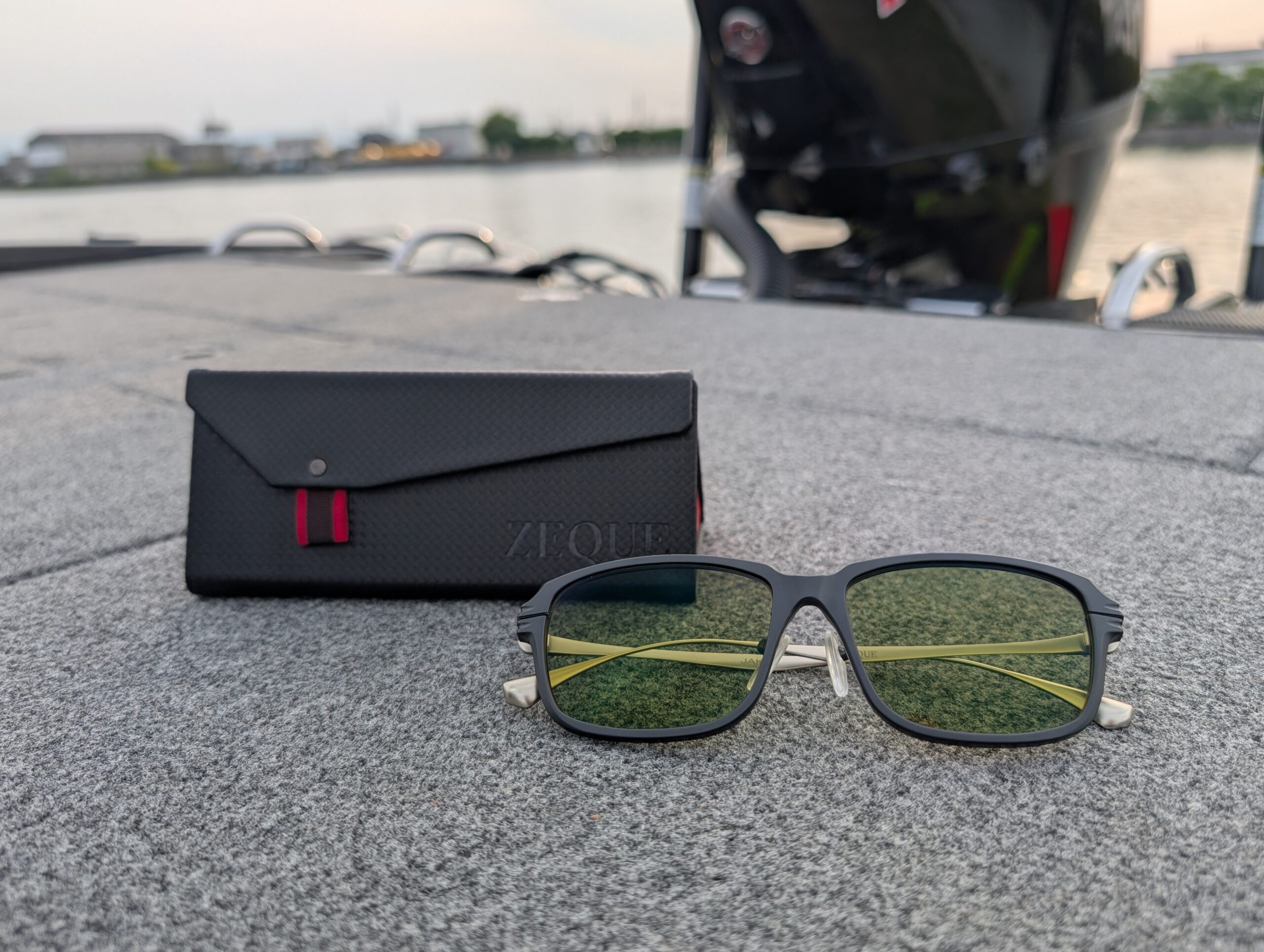 ゼクーの偏光サングラス、ジェイクの全体写真