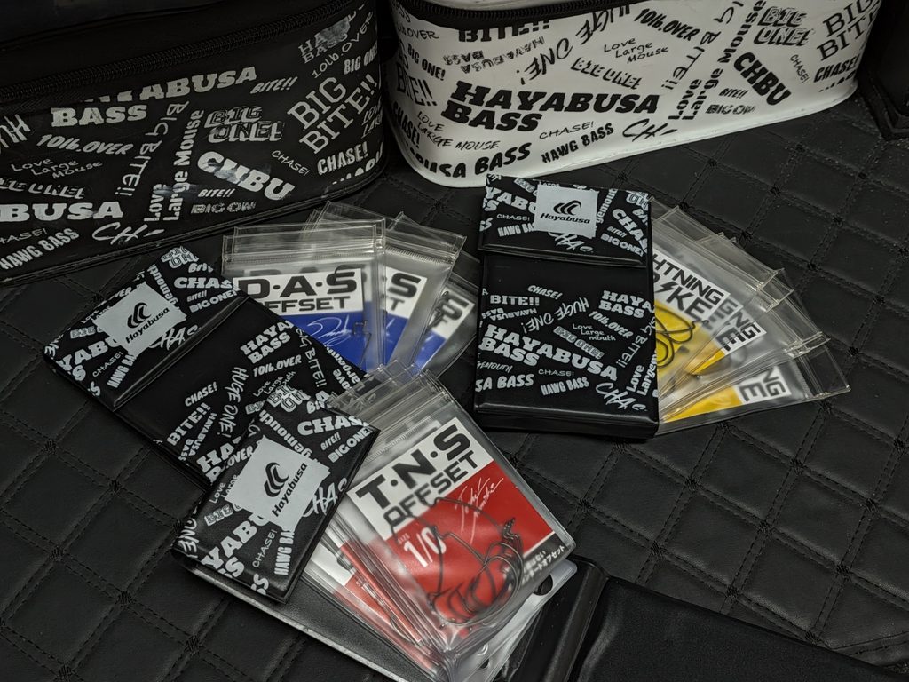 ハヤブサのフックファイルBASS2とマルチケースBASS2の写真